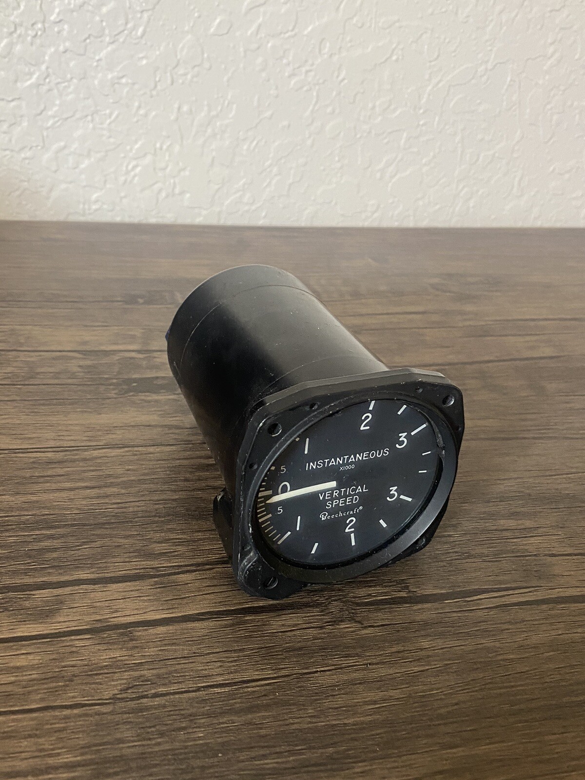 UNITED INSTRUMENTS 7130 INSTANTANEOUS VERTICAL SPEED INDICATOR