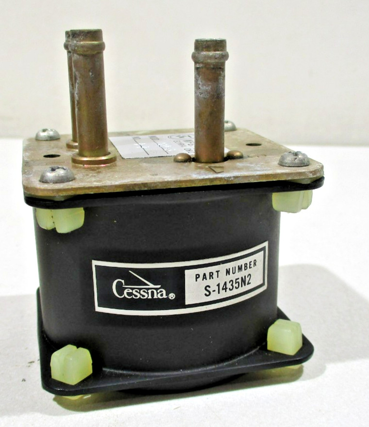 Airborne Mfg. Co. Gyro Suction Indicator Gauge Cessna Aviation S-1435N2 1G2-3