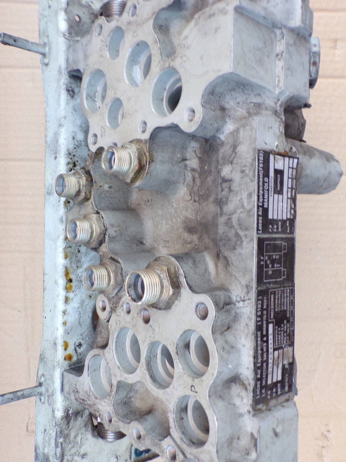 Airbus Aircraft L.G Selector Valve and Manifold D31AB4413