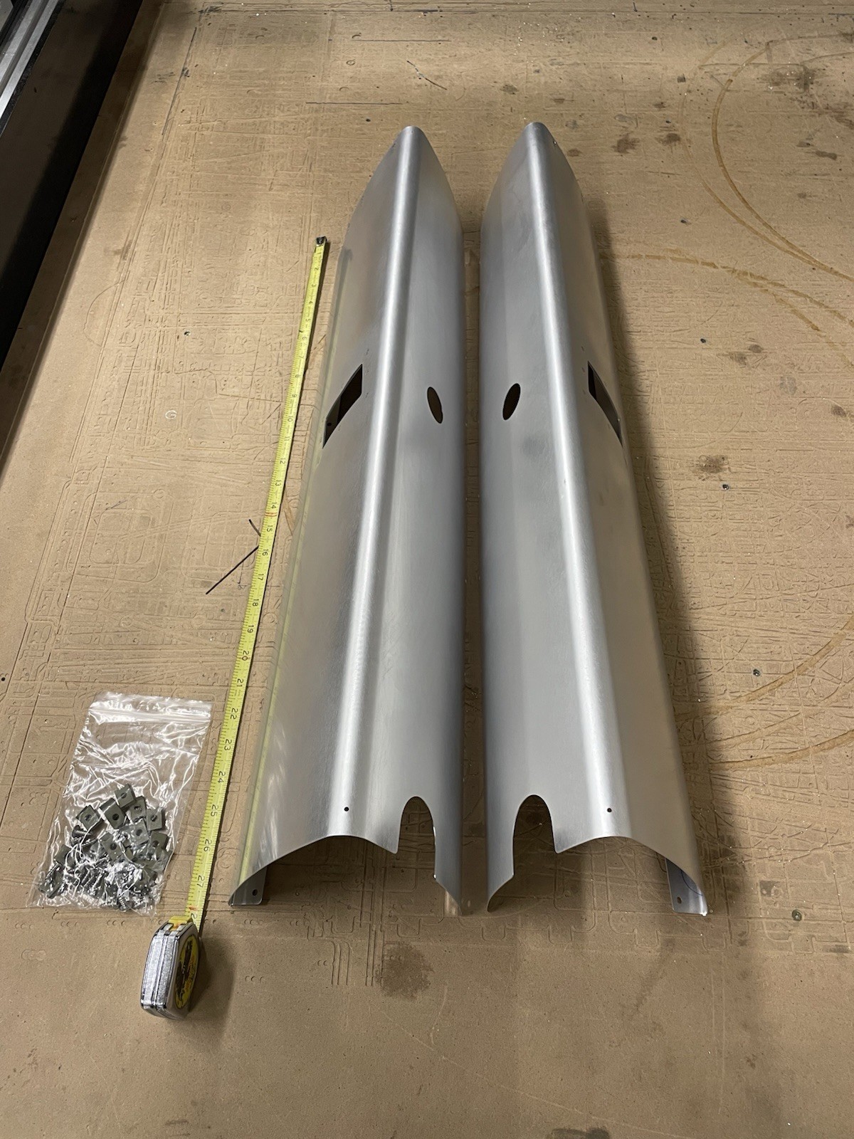 ✈️ SET of NEW Main Gear Leg Fairings, PN: SVK0741624-17 , SVK0741624-18