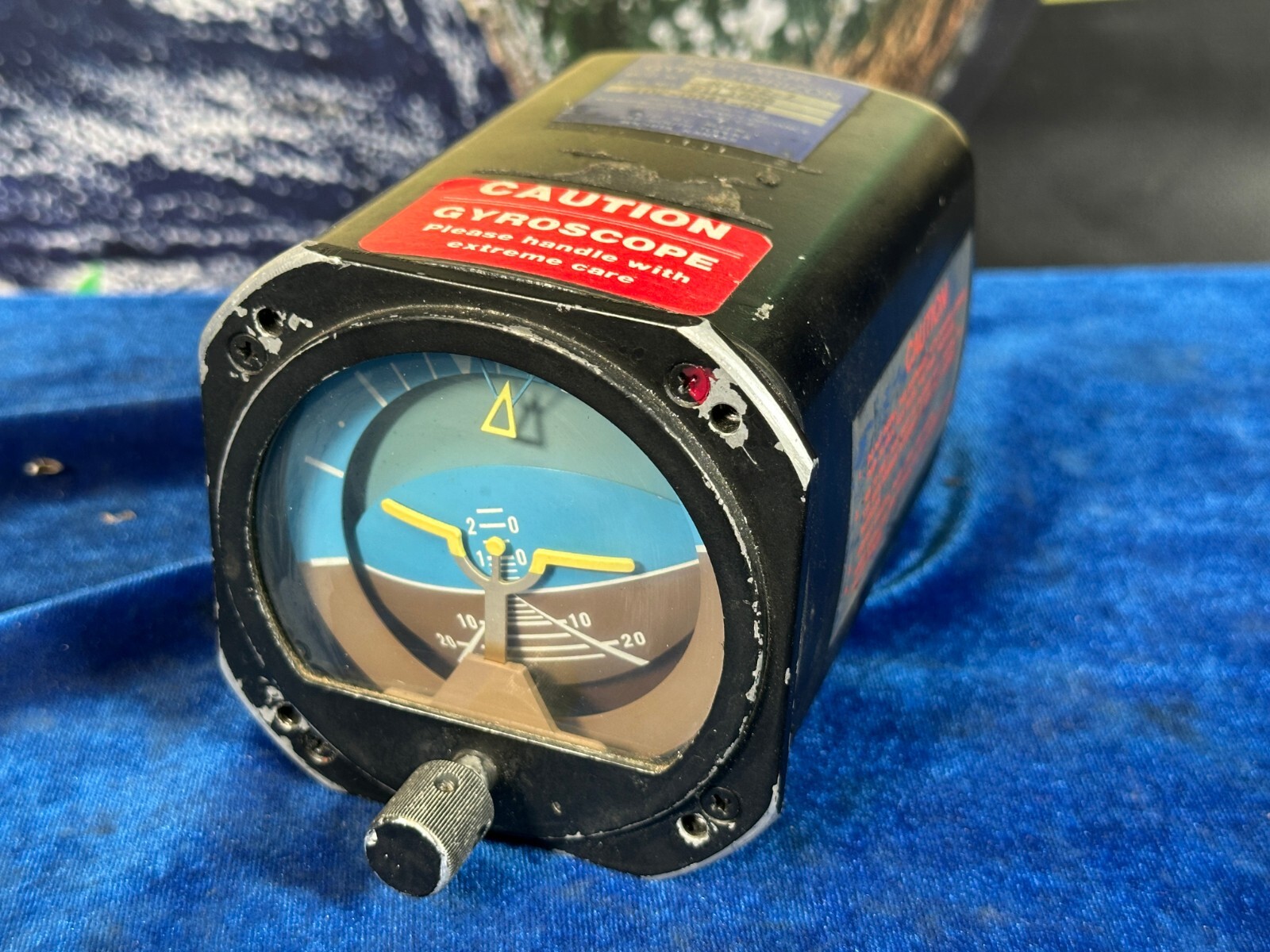 RC ALLEN ARTIFICIAL HORIZON MODEL# RCA22-7 *CORE* P/N: 102-0041-04 SN- 91L1828