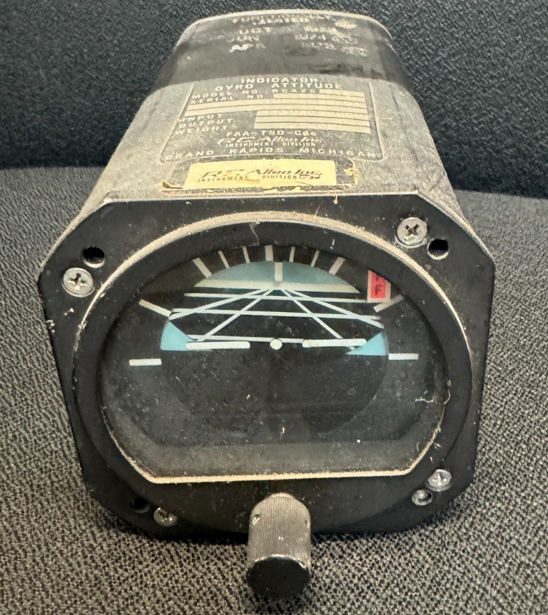RC Allen Attitude Gyro Indicator Model RCA25C-8 115 Volt AC 400cycle