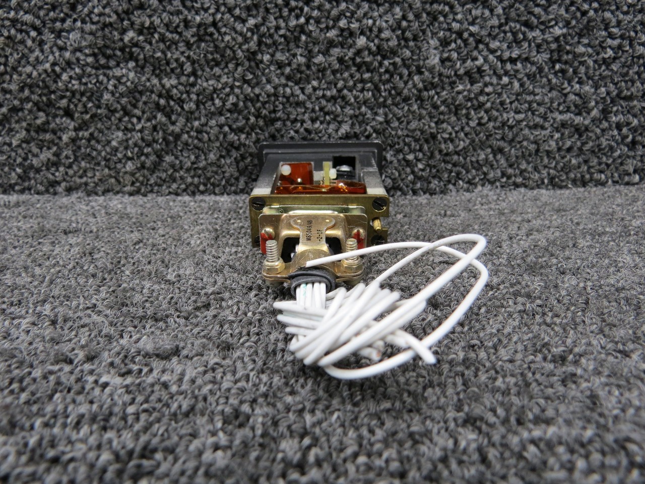 1C763-2 Century Flight Systems Yaw Dampener Controller Switch (Volts: 28)