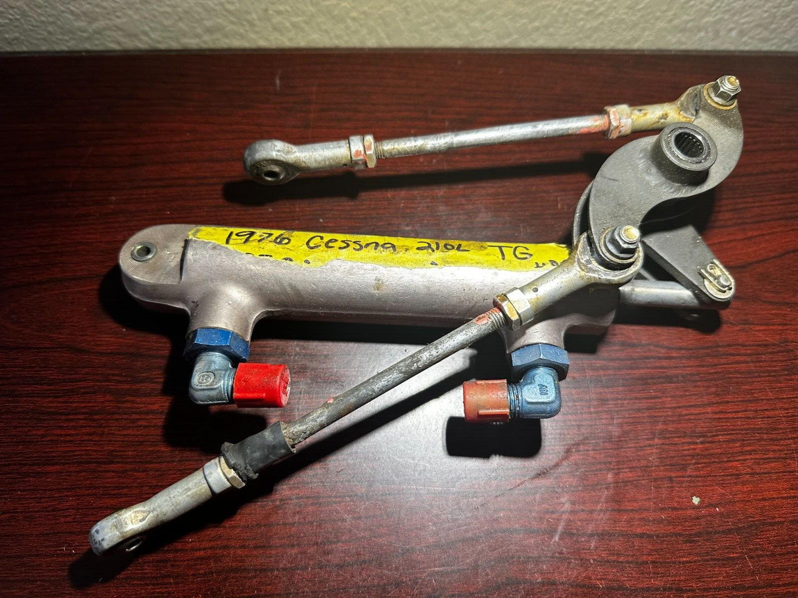 Cessna 210 main gear door actuator w/ bellcrank rods 1281029-1 guaranteed 30 day