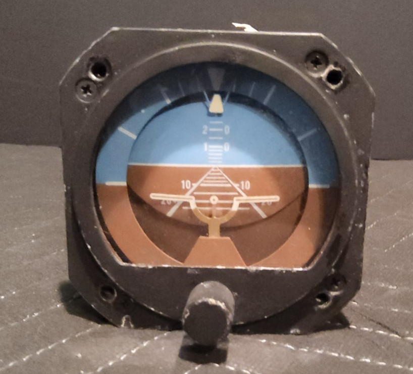 R.C. Allen RCA22-7, Vacuum gyro artifical horizon instrument, p/n; 102-0041-04