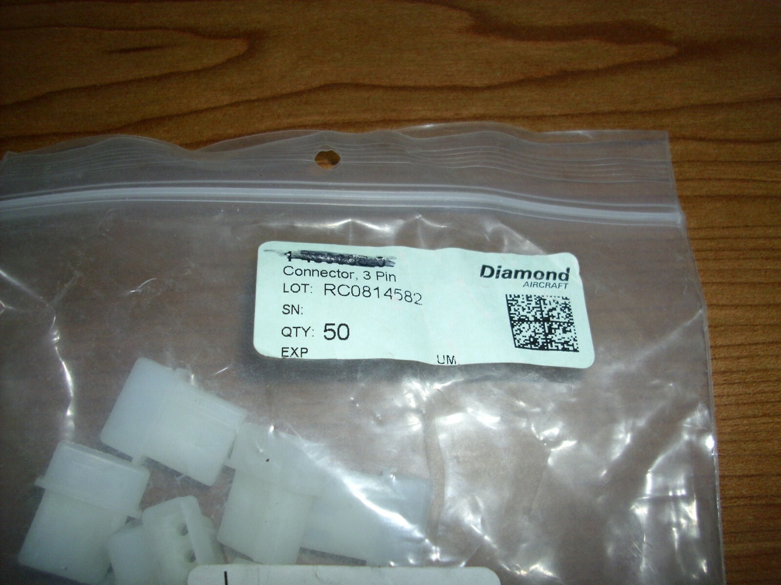 Diamond Aircraft 3-pin Connectors 1-408305-0