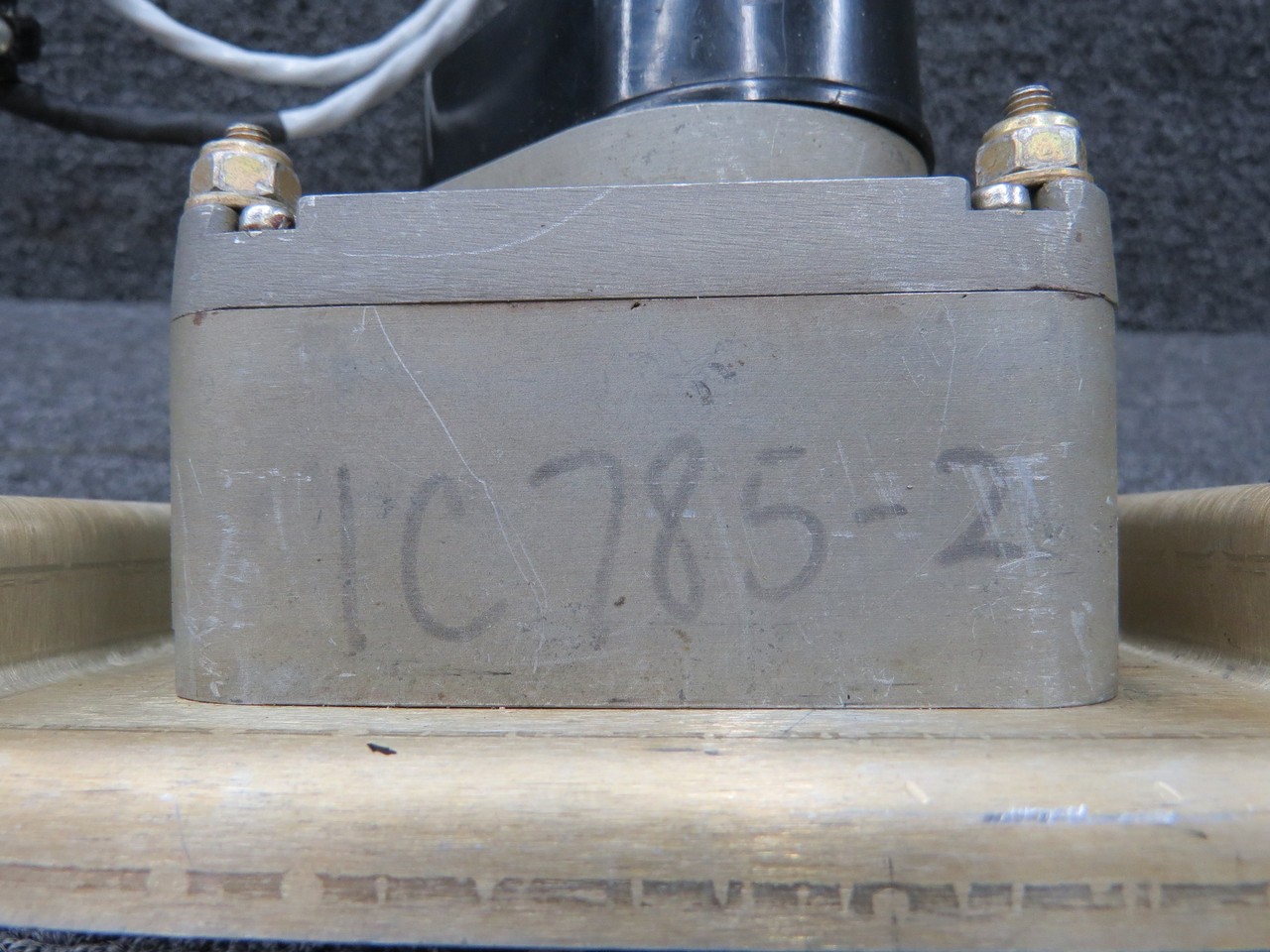 1C785-2-903 Century Flight Systems Roll Servo