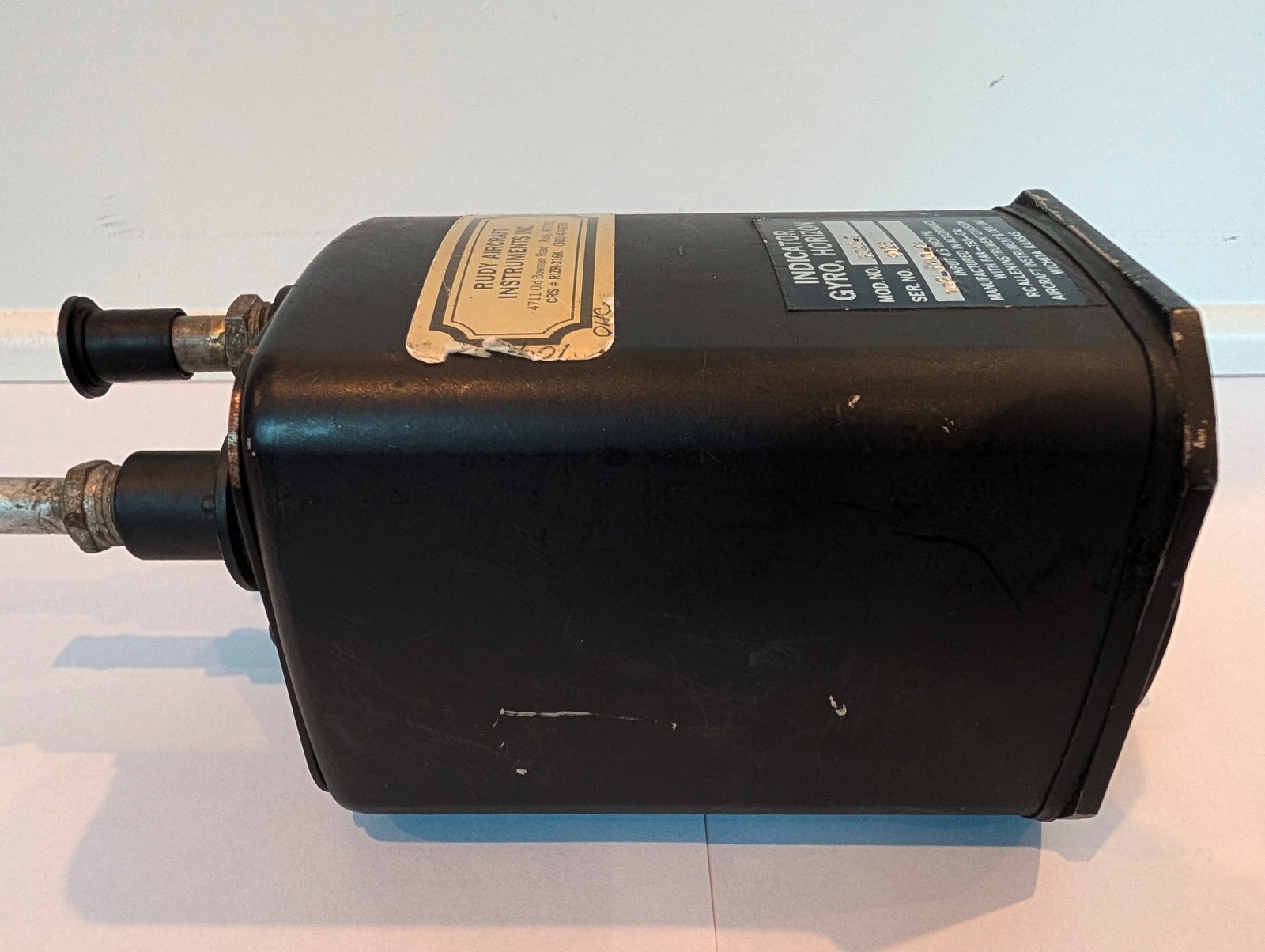 RC Allen RCA22-7 Horizon Gyro Indicator P/N 102-0041-04, working condition
