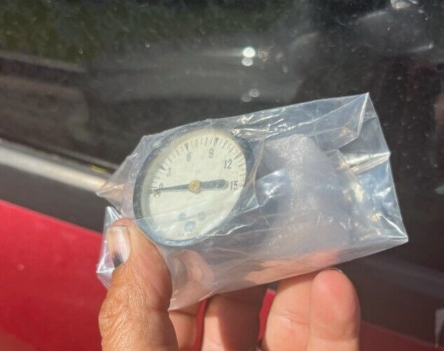 U.S. Gauge Pressure Instrument – 1 5/8″ Round p/n 13398-1 Ranging 0-15 Pounds