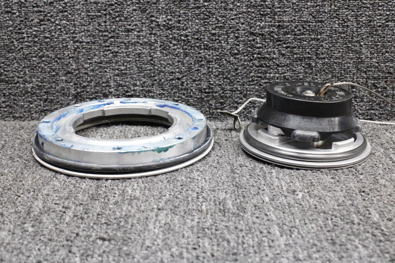 D4D-9028-17-03 Diamond DA42-NG Newton Fuel Filler Cap Assy w Spacer (Minus Key)