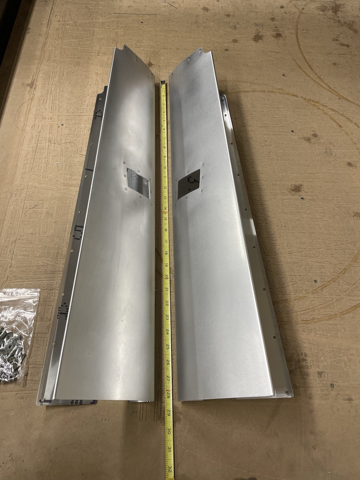 ✈️ SET of NEW Main Gear Leg Fairings, PN: SVK0741624-17 , SVK0741624-18