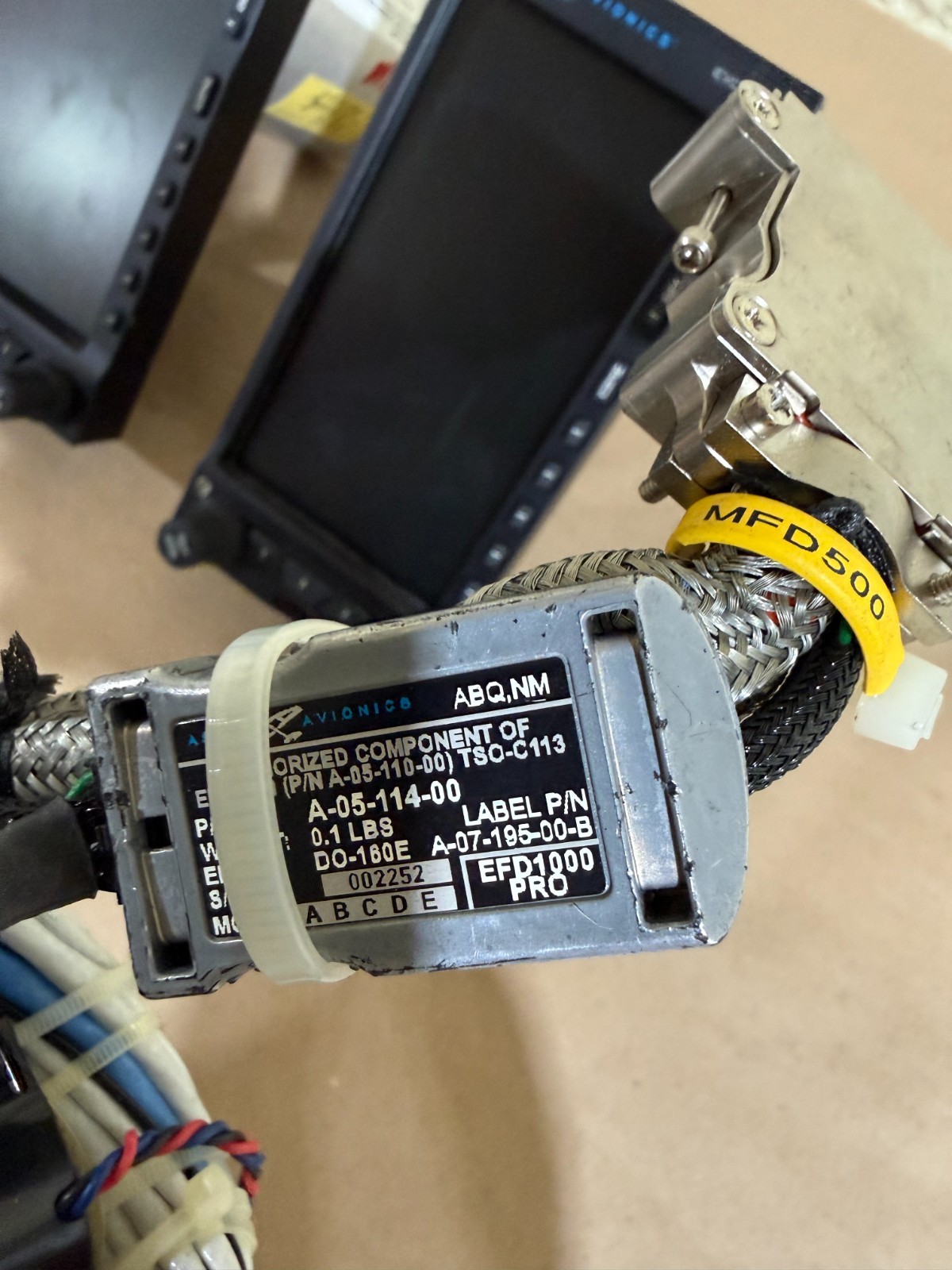 ASPEN EFD 1000 PFD P/N 910-00001-001 WITH CONFIGURATION MODULE AND CONNECTOR