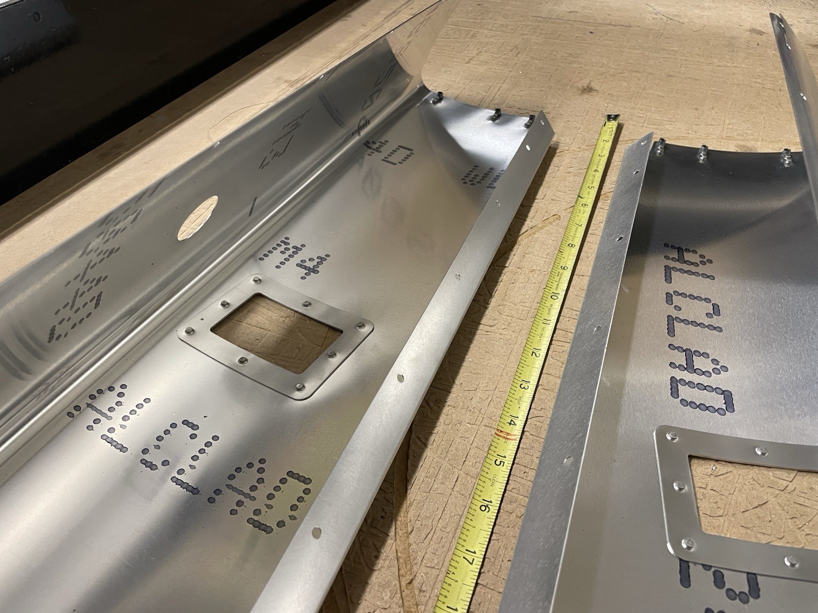 ✈️ SET of NEW Main Gear Leg Fairings, PN: SVK0741624-17 , SVK0741624-18
