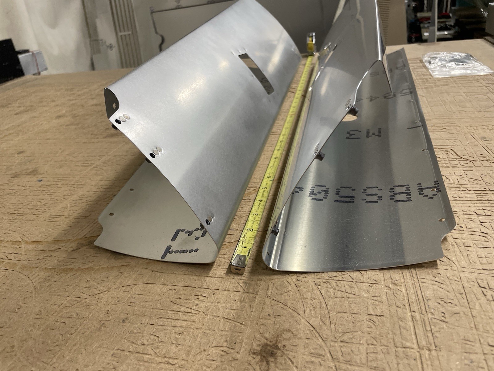 ✈️ SET of NEW Main Gear Leg Fairings, PN: SVK0741624-17 , SVK0741624-18