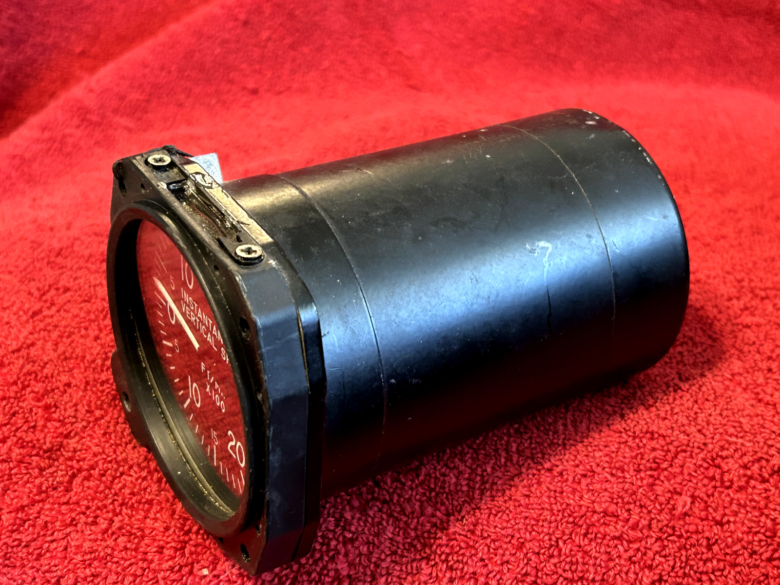 UNITED INSTRUMENTS IVSI P/N 7130 INSTANTANEOUS VERTICAL SPEED INDICATOR