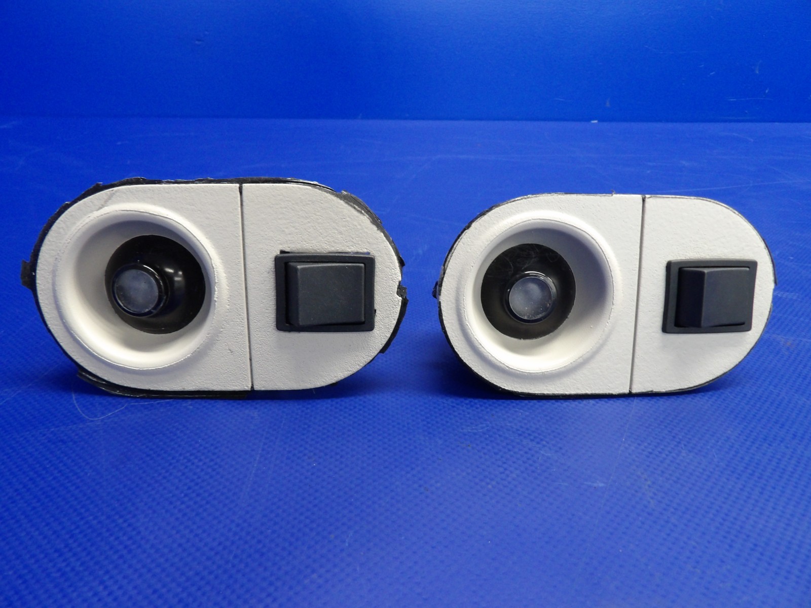 Diamond DA-40 Interior Light P/N 7700-820-54 LOT OF 2 (0626-1425)