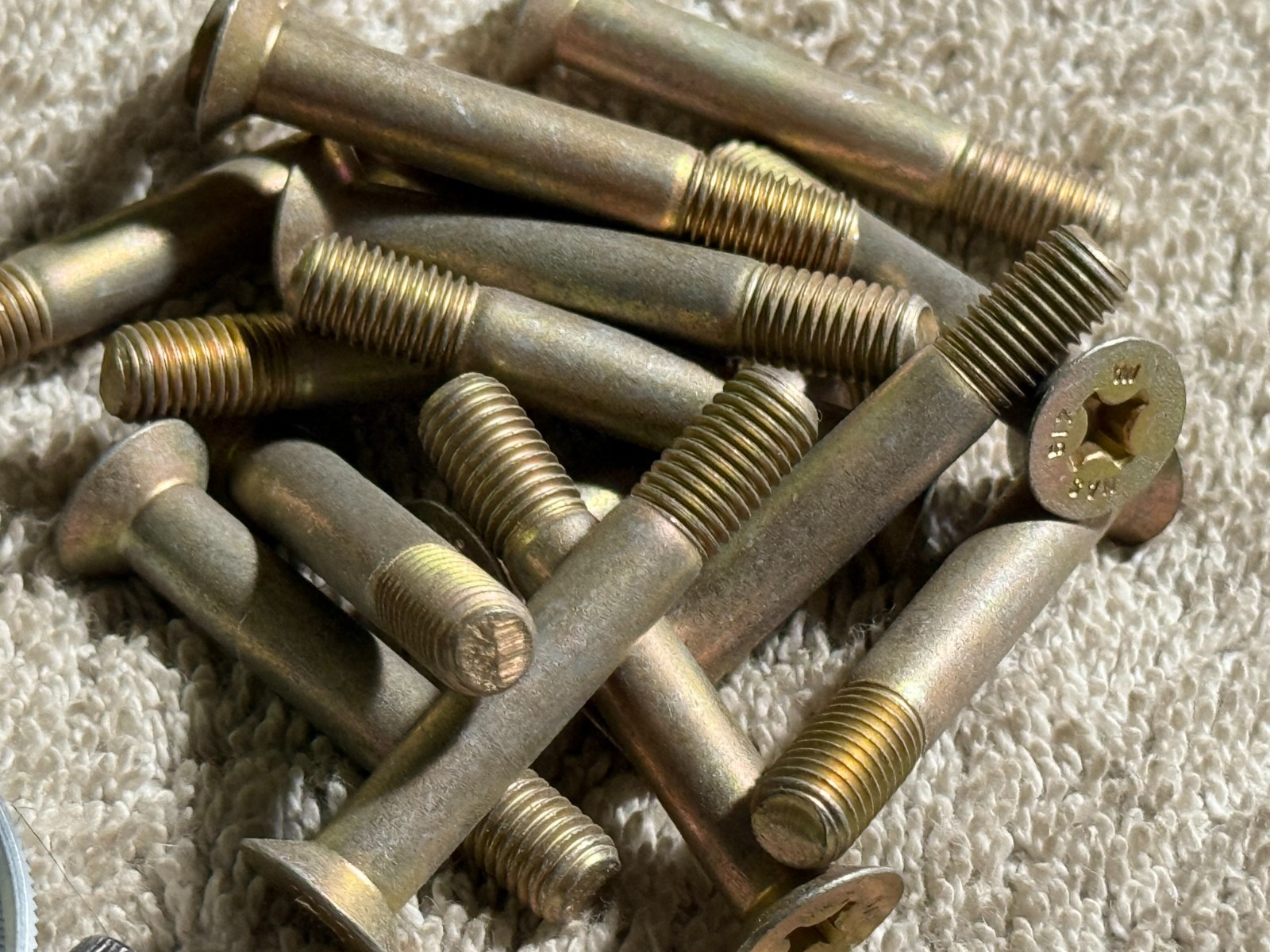 (15) Cad plated steel alloy Flush head Screw, 1/4-28 x 1.59″ NAS517-4-18