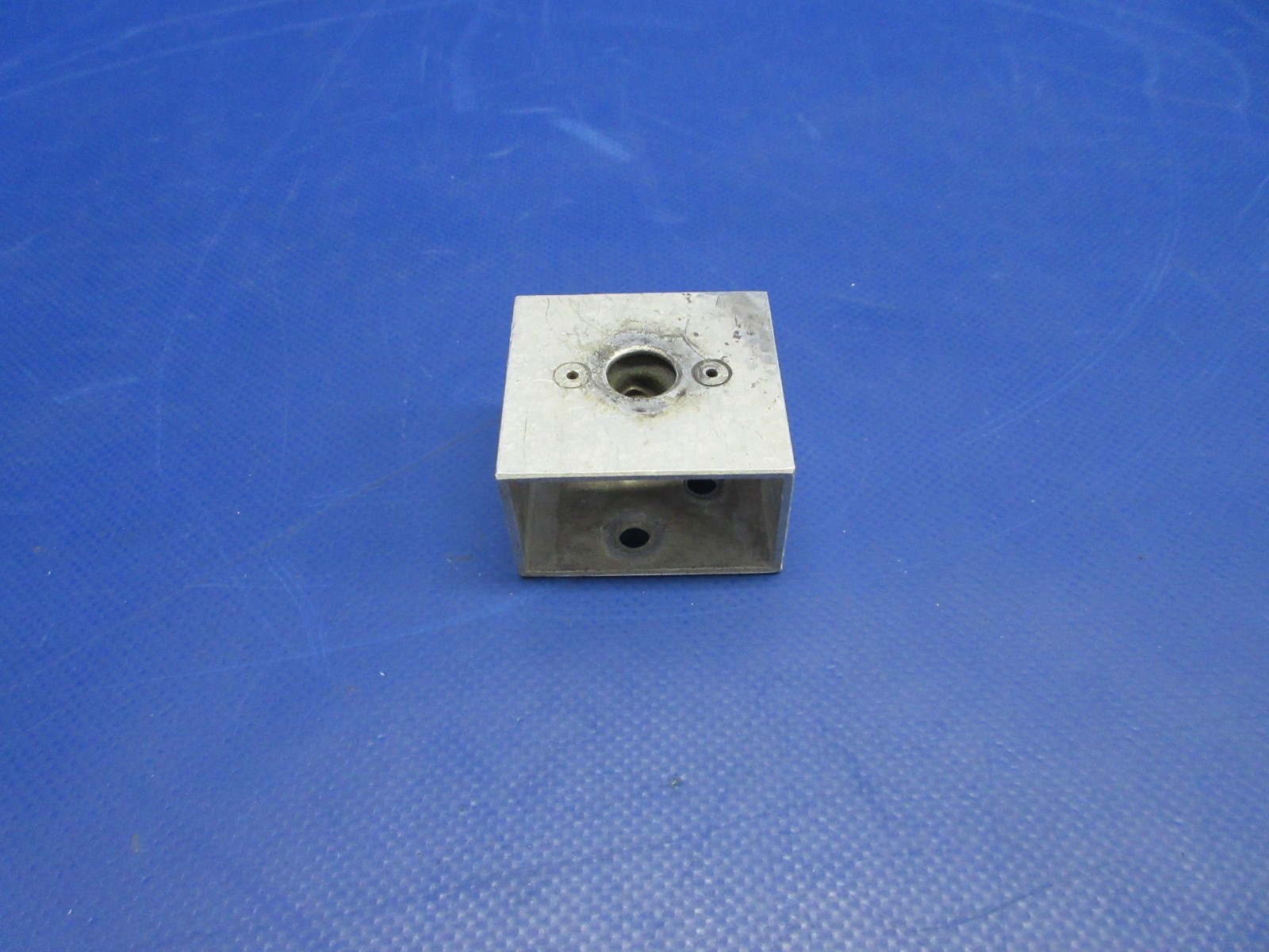 Diamond DA-40 RH Cowl Mount Block P/N D41-7103-12-71 (0726-814)