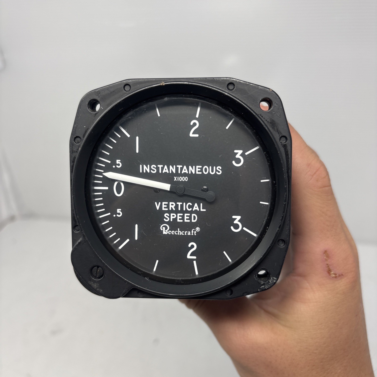 Beechcraft Instantaneous Vertical Speed Indicator IVSI United Instruments 7130