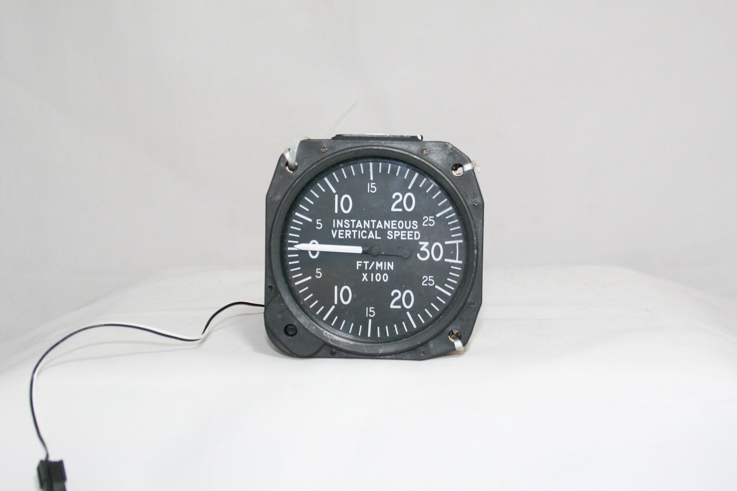 United Instantaneous Vertical Speed Indicator IVSI 7130 SN: 8309 Guaranteed