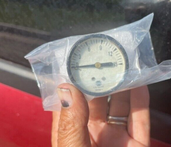 U.S. Gauge Pressure Instrument – 1 5/8″ Round p/n 13398-1 Ranging 0-15 Pounds
