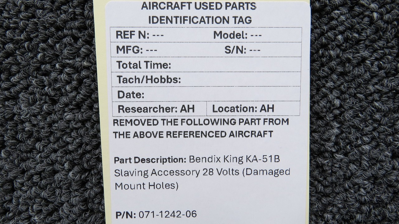 071-1242-06 Bendix King KA-51B Slaving Accessory 28 Volts (Damaged Mount Holes)