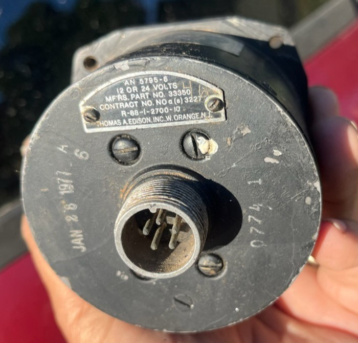 USN Aircraft Instrument – AN 5795-6 Dual Cylinder Head Instrument 12 or 24 VDC