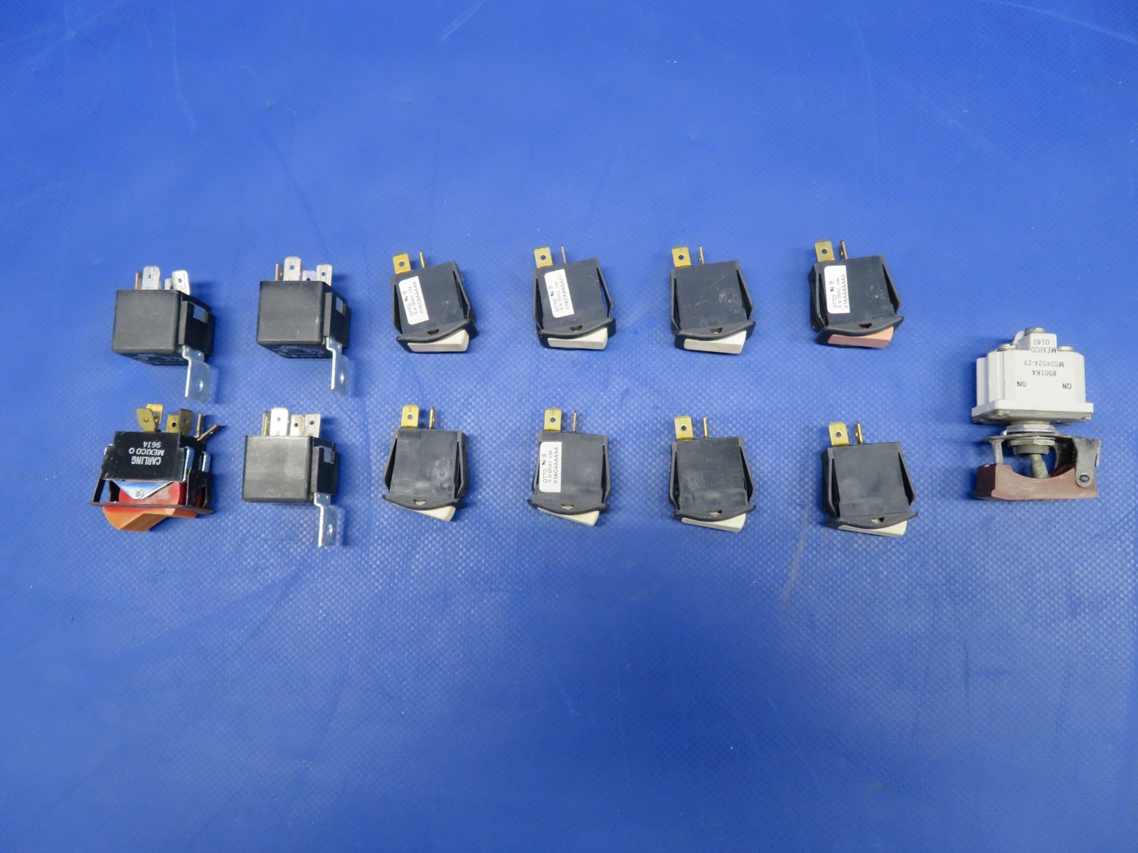 Diamond DA-40 Assorted Switches LOT P/N MS24524-3 (0626-426)