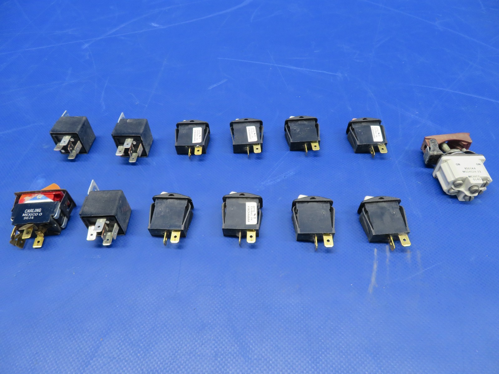 Diamond DA-40 Assorted Switches LOT P/N MS24524-3 (0626-426)