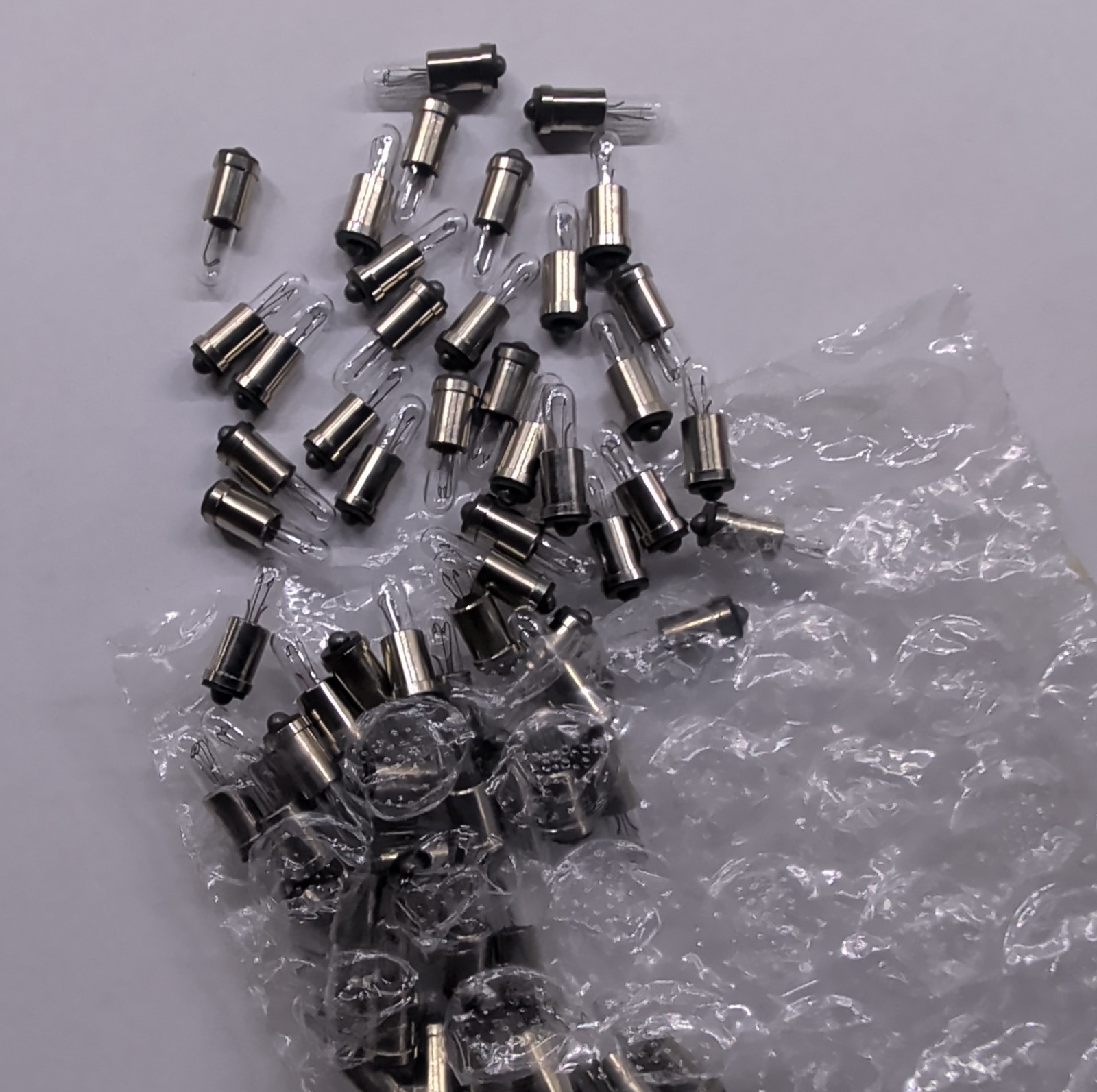 100x ​Airbus NSA933201-01 Subminiature Lamps 28V 24mA T-1 Flange CM-3112 WL-3112