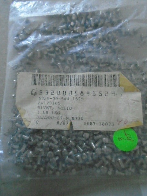 ONE POUND NOS STEEL ALLOY SOLID RIVETS P/N: AN123185