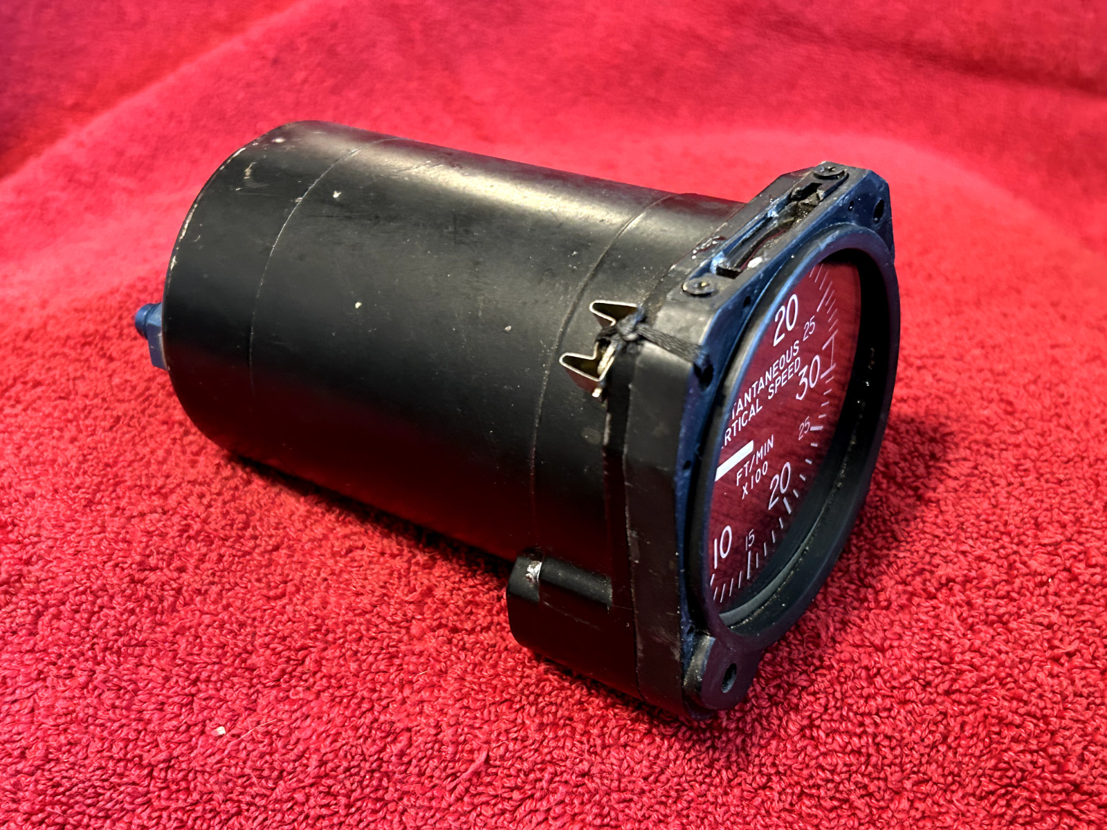 UNITED INSTRUMENTS IVSI P/N 7130 INSTANTANEOUS VERTICAL SPEED INDICATOR