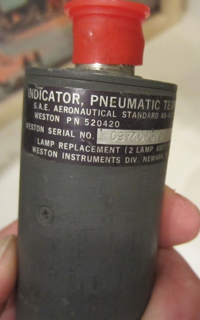 INDICATOR PNEUMATIC TEMPERATURE WESTON P/N 520420 DC-10-10 N946LL AS REMOVED