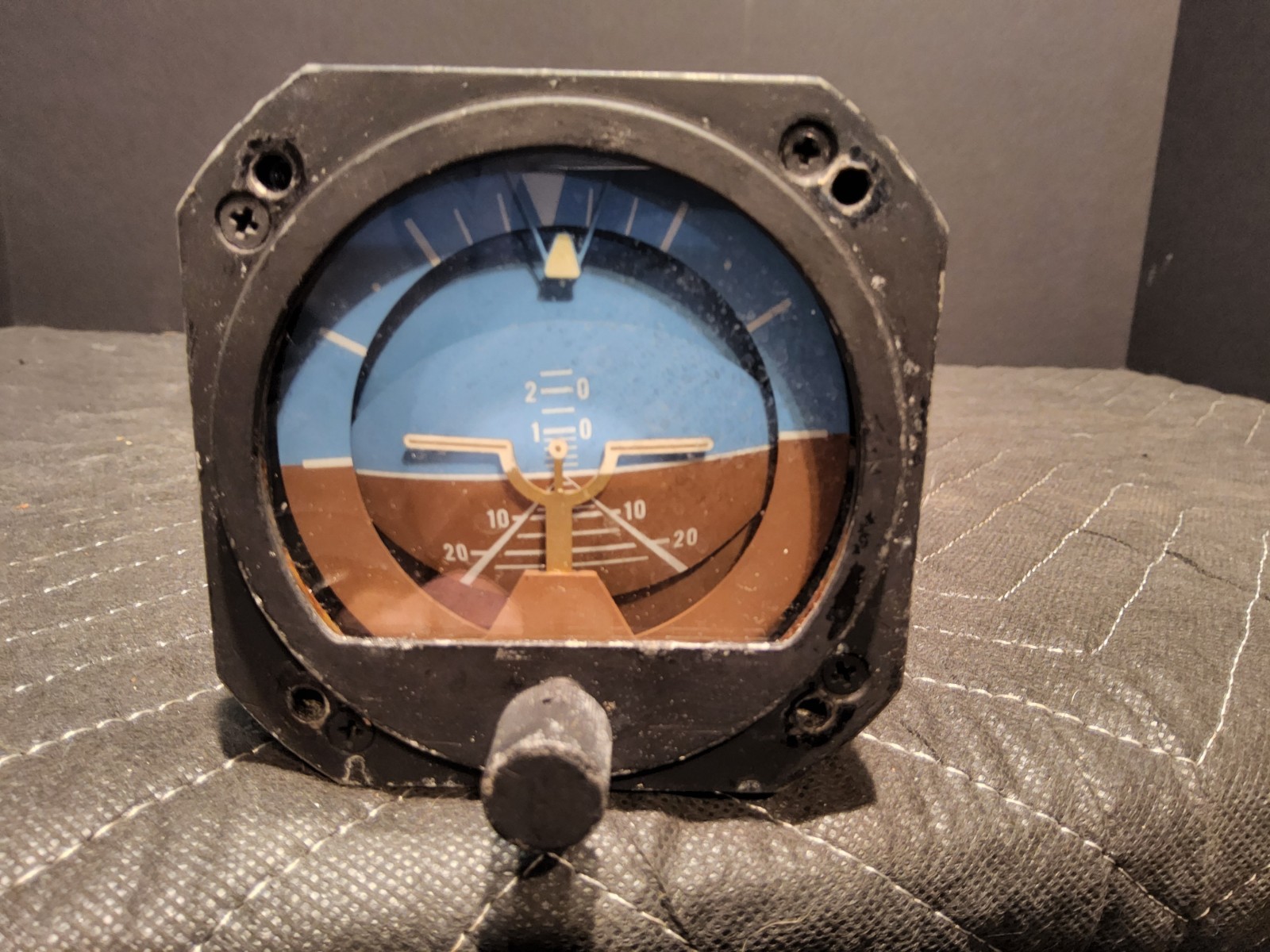 R.C. Allen RCA22-7, Vacuum gyro artifical horizon instrument, p/n; 102-0041-04
