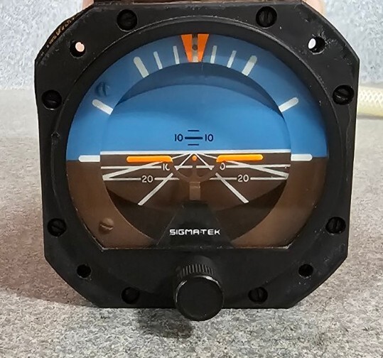 Sigma Tek Attitude Gyro Model 5000B-38 P/N: 23-501-031-1 W/ 60 Day Warranty