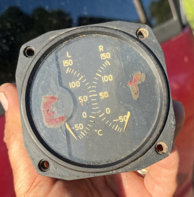 USN Aircraft Instrument – AN 5795-6 Dual Cylinder Head Instrument 12 or 24 VDC