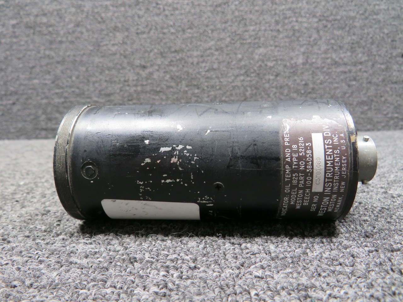 521216 (Alt: 100-384058-3) Weston 1825 Dual Oil Temp and Pressure Indicator
