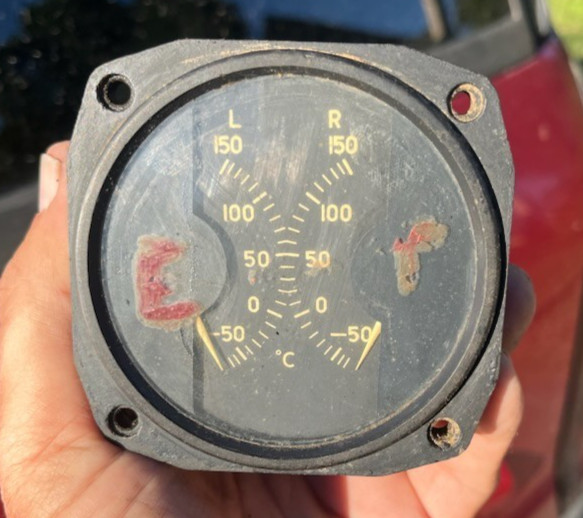 USN Aircraft Instrument – AN 5795-6 Dual Cylinder Head Instrument 12 or 24 VDC