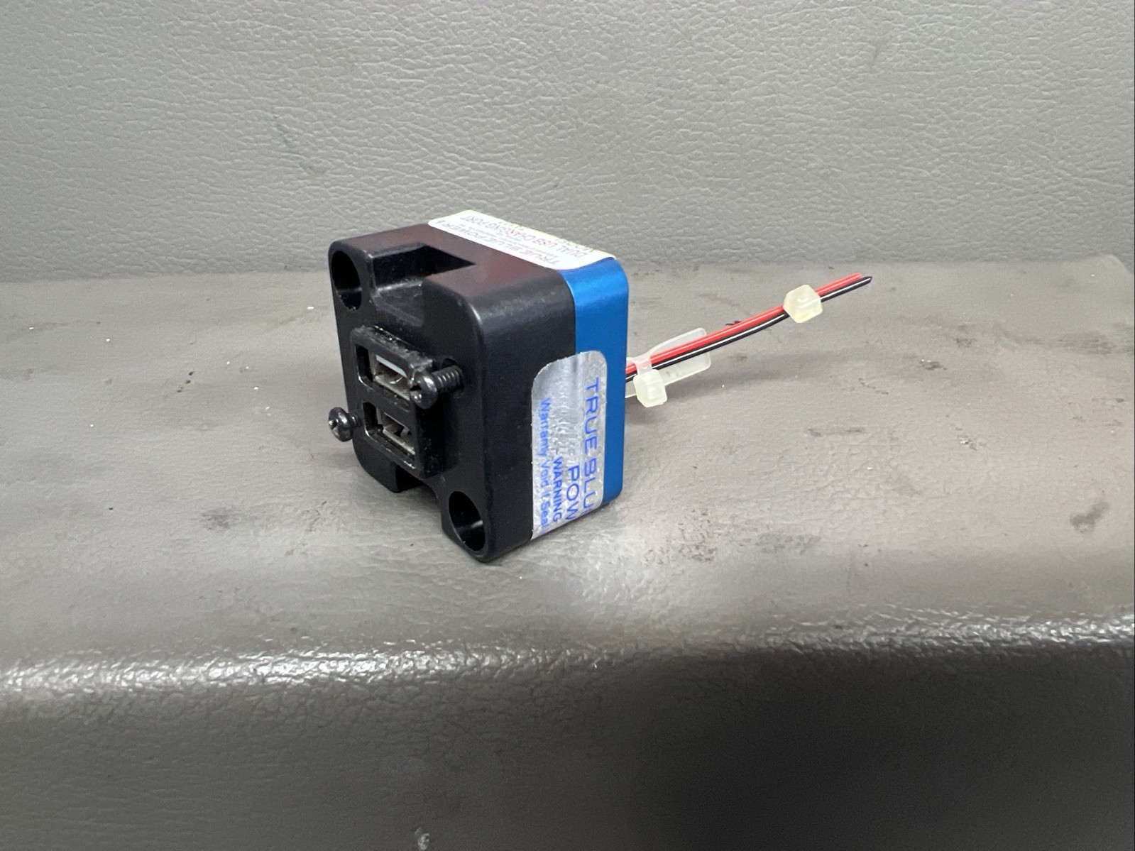Mid Continent 6430102-3 True Blue USB Dual Charger W/ Connector 10/32V TA102