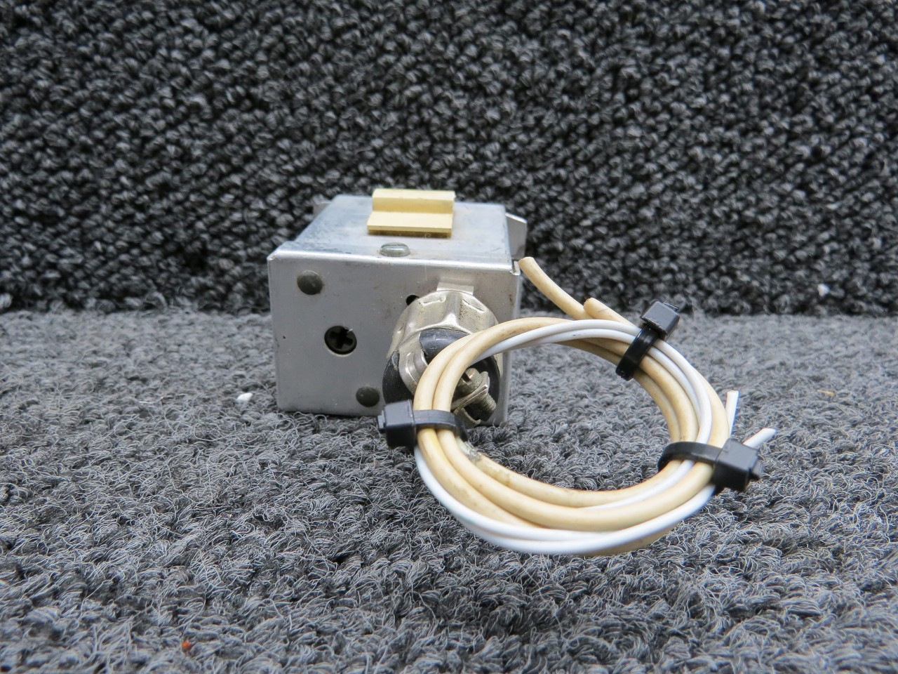 SA-10 Narco Avionics Omni Signal Amplifier (with Connector)