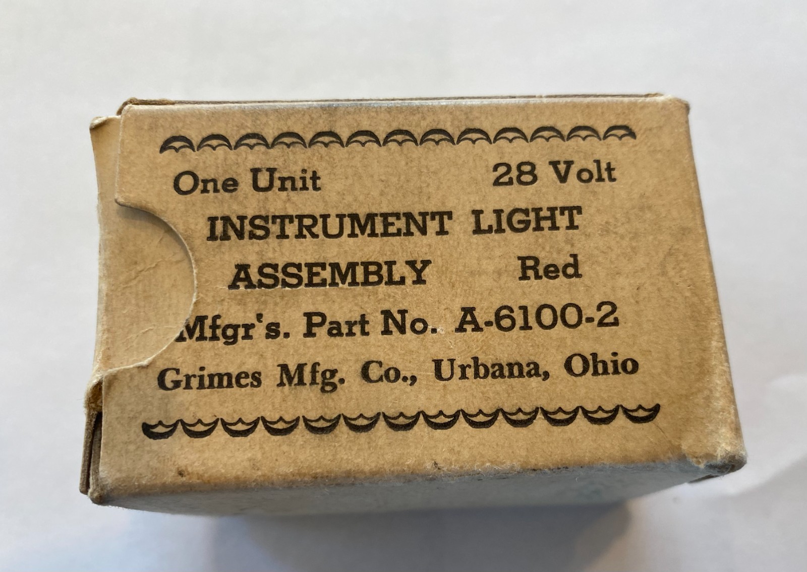 GRIMES MFG CO. 28 VOLT AIRCRAFT COCKPIT LIGHT P/N A-6100 A-6100-2 WITH BOX