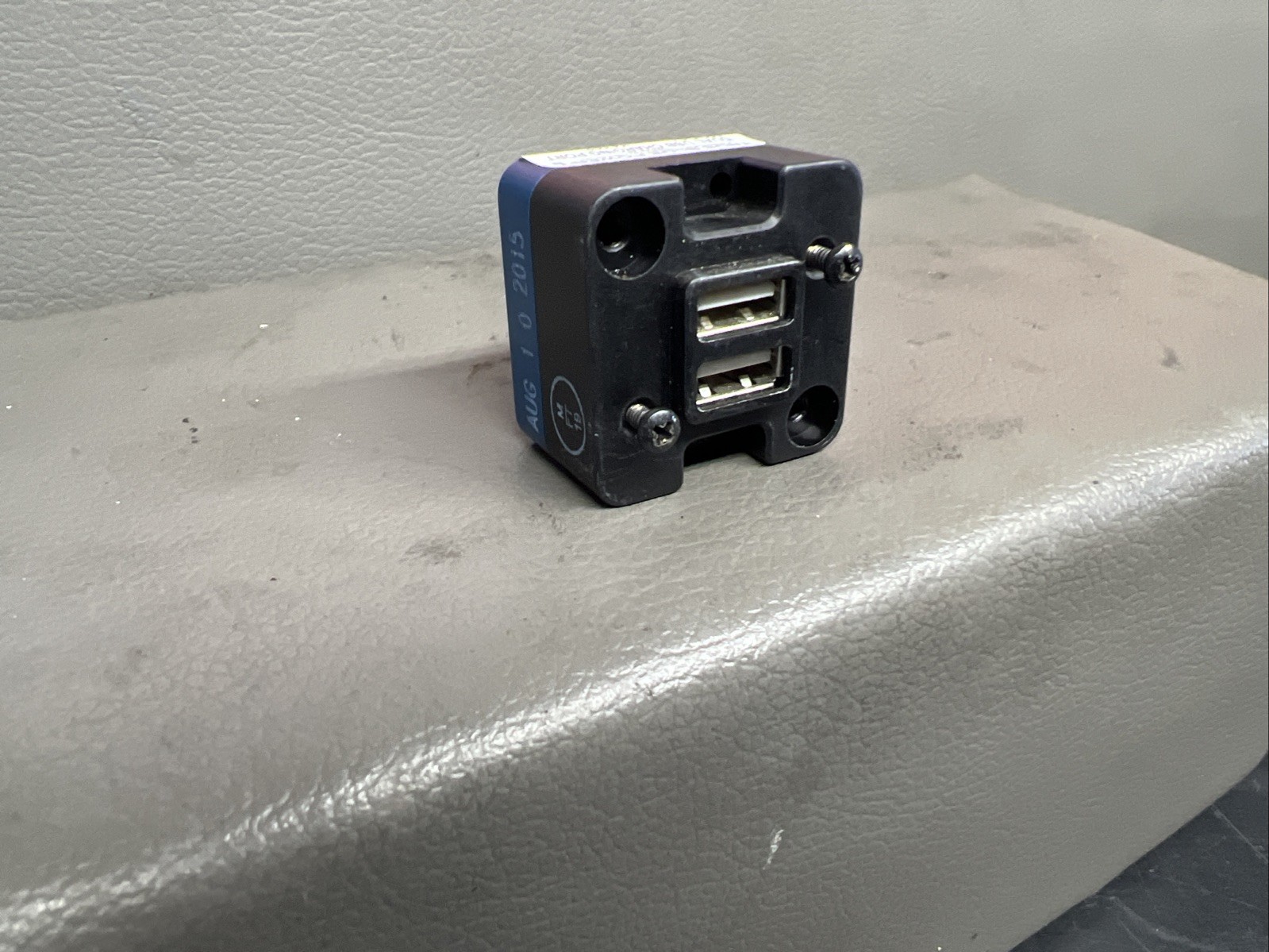 Mid Continent 6430102-3 True Blue USB Dual Charger W/ Connector 10/32V TA102