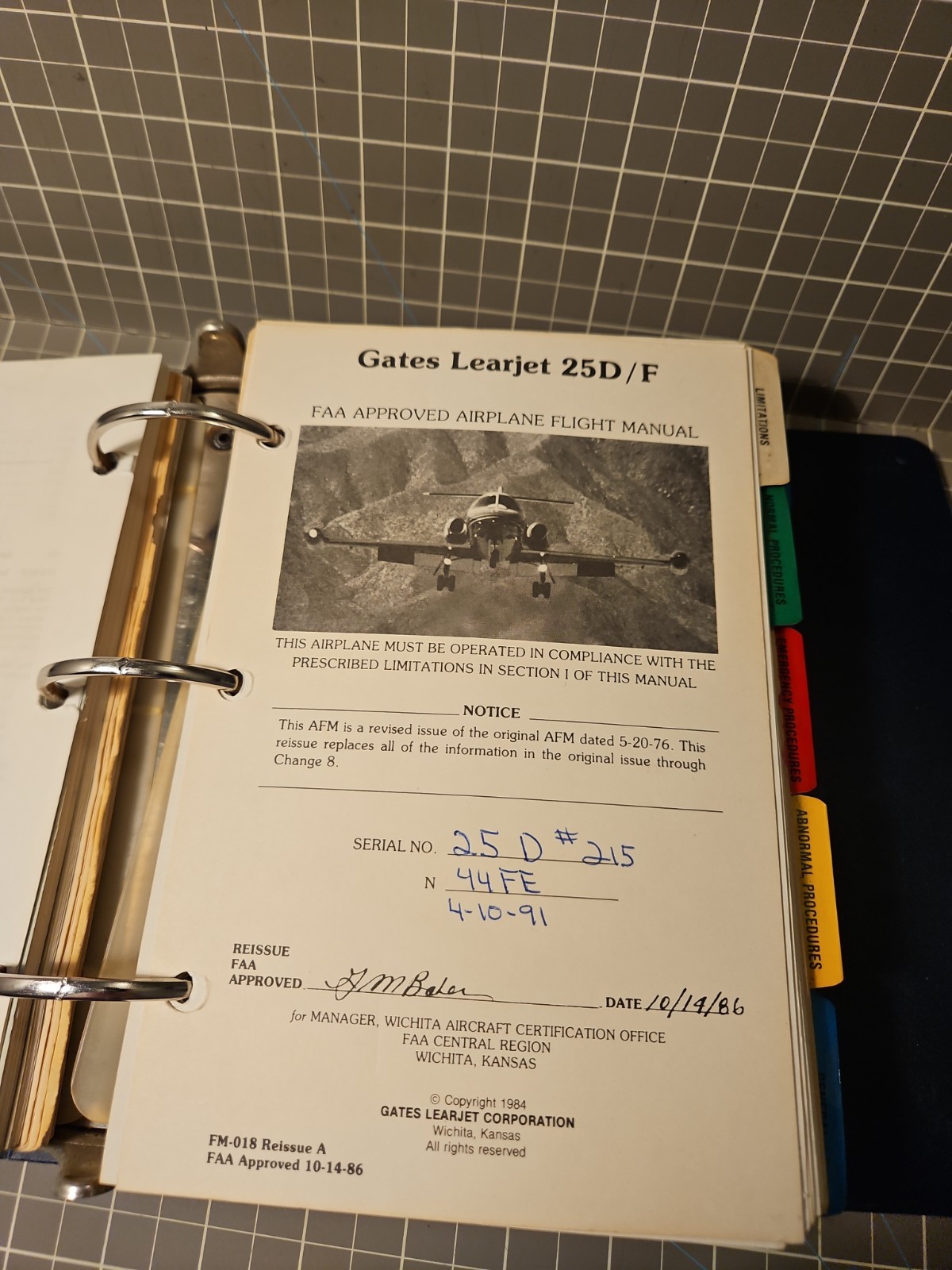 Gates LearJet 25D & 25F Flight Manual With Century III Pilots Manual