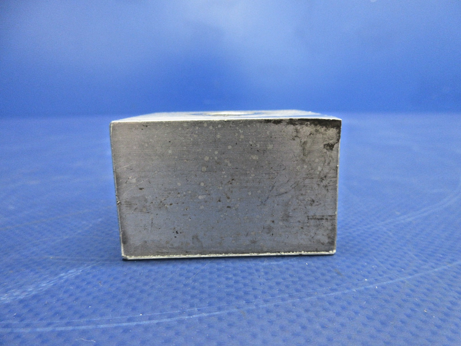 Diamond DA-40 RH Cowl Mount Block P/N D41-7103-12-71 (0726-814)