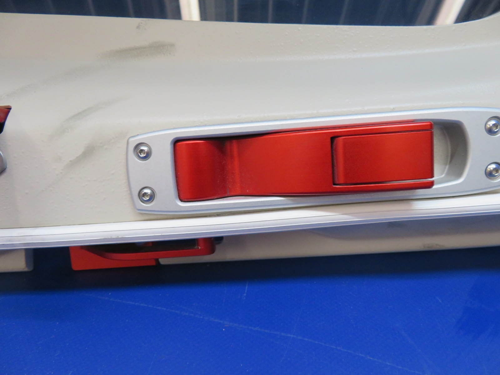 Diamond DA-40 Passenger Door P/N DA4-5221-00-00_04 NO KEY (0526-420)