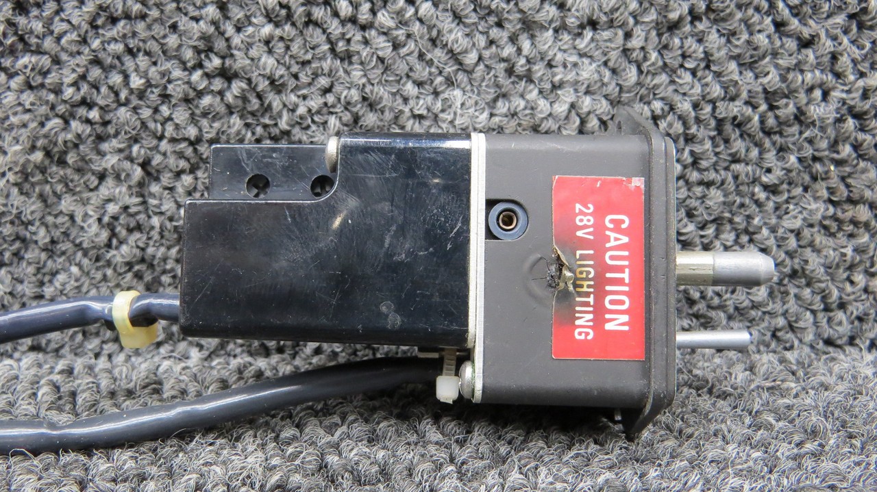 071-1242-06 Bendix King KA-51B Slaving Accessory 28 Volts (Damaged Mount Holes)