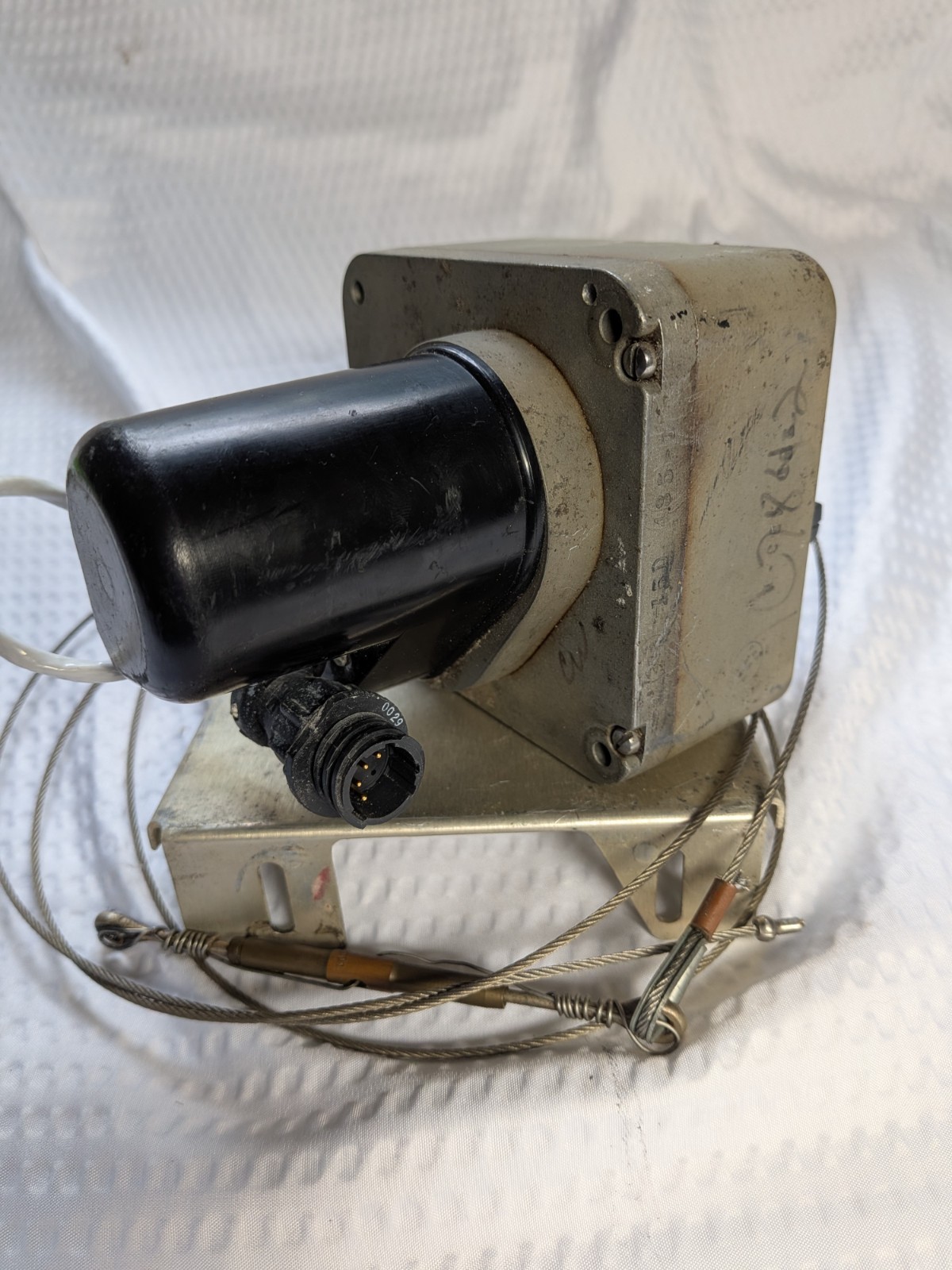 1C784-2-906 Century Servo with Bracket – GREEN TAG