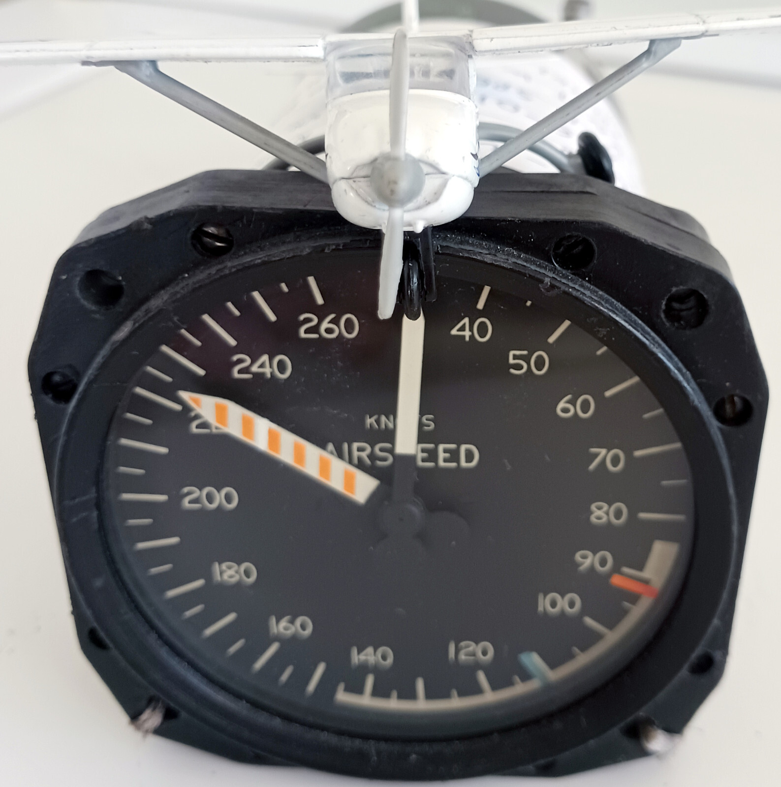 Cessna/Century 260 Knot Airspeed Indicator Speedometer C661046-0104 –Tested Good