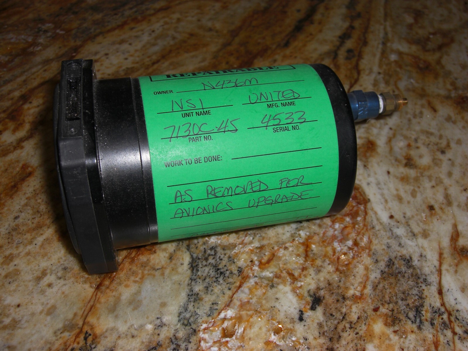 UNITED INSTRUMENTS / BEECHCRAFT PN 7130 INSTANTANEOUS VERTICAL SPEED INDICATOR