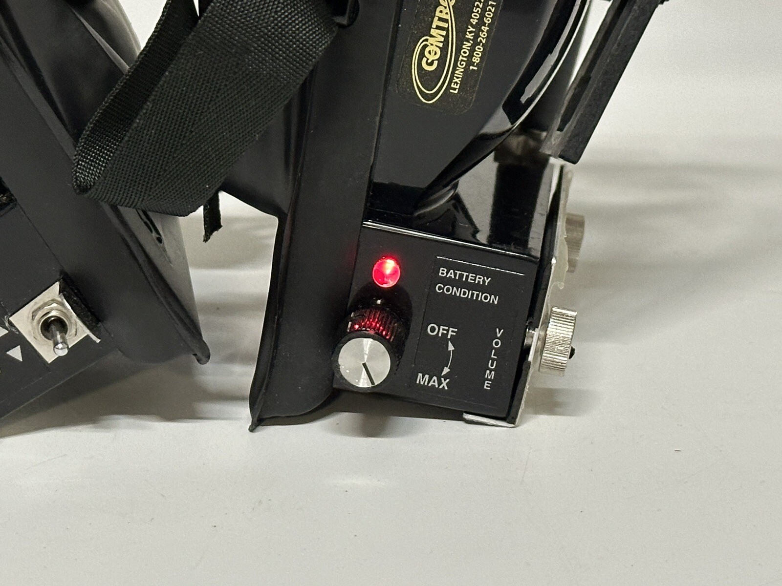 Earmark Series 4 Headset With Vox 130 HR-4 CH: 92/4 In Case with Manual